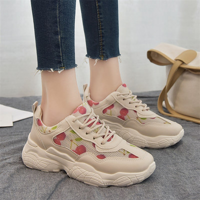 Tenisi actuali de dama cu talpa aspra in bej si alb