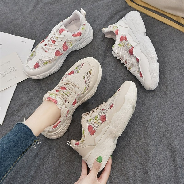 Tenisi actuali de dama cu talpa aspra in bej si alb