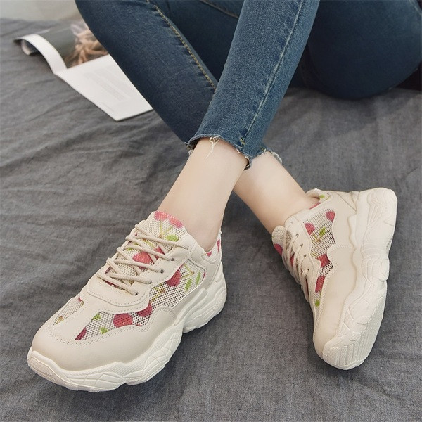 Tenisi actuali de dama cu talpa aspra in bej si alb