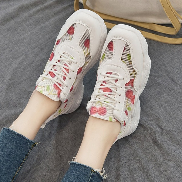 Tenisi actuali de dama cu talpa aspra in bej si alb