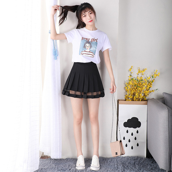 Modern női szoknya magas szoknyával fehér és fekete színben