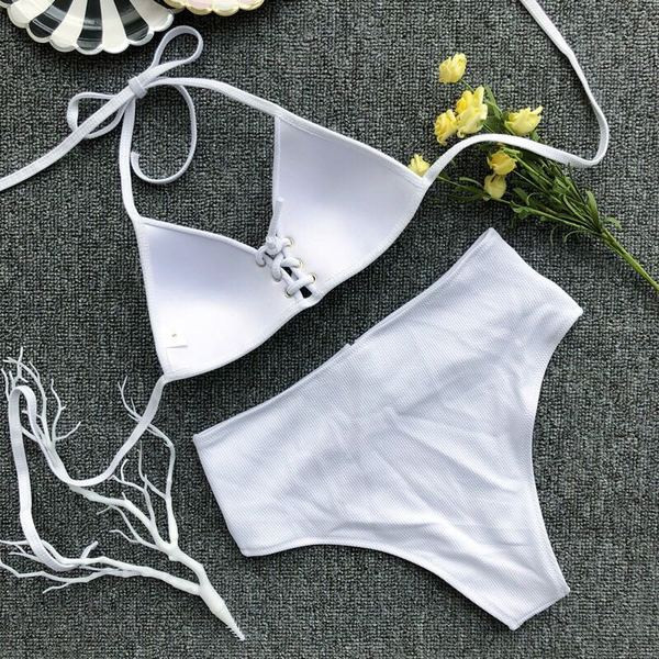 Női fürdőruha két részes fehér és nyakkendős színben