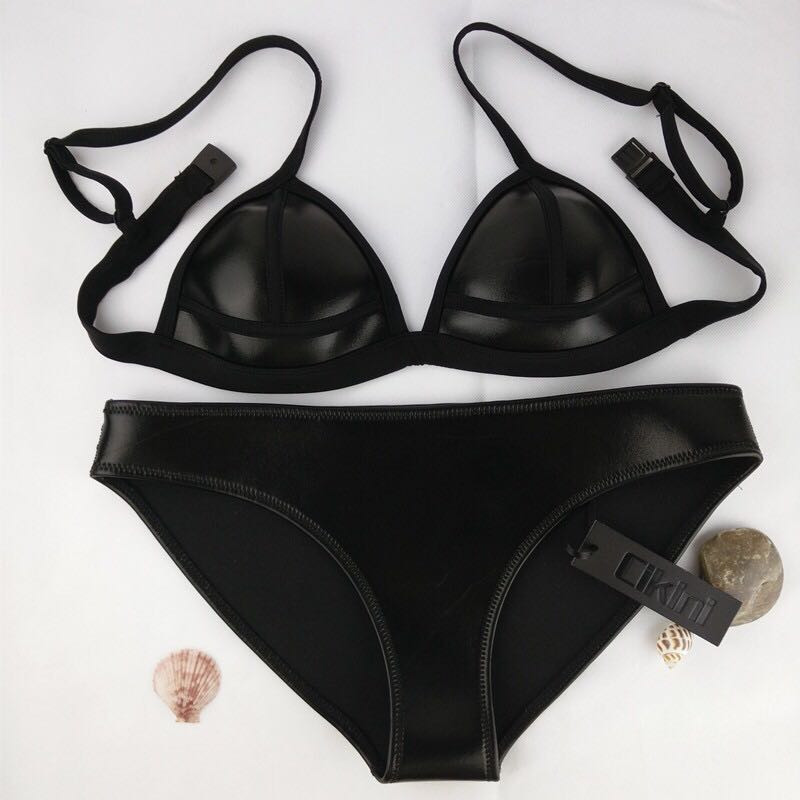 Női fürdőruha háromszög felsővel több színben