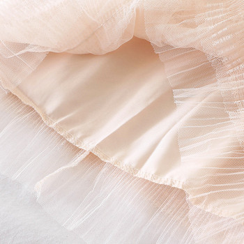 Modern női ruha két színben, tüllvel