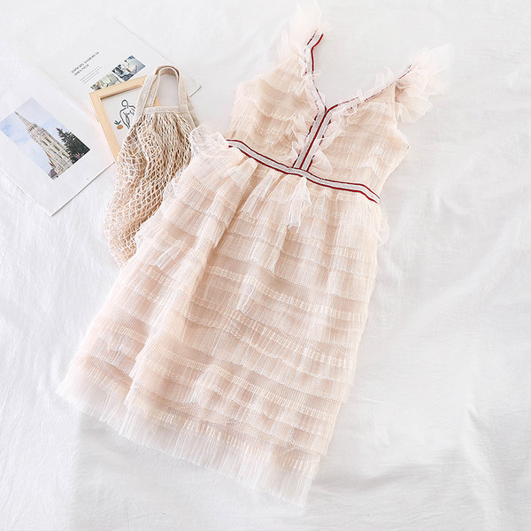 Modern női ruha két színben, tüllvel