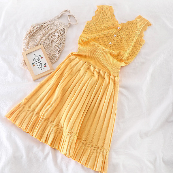 Modern női ruha többféle színben, rugalmas derékkal