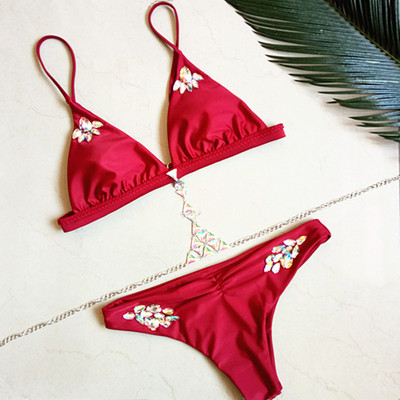 ÚJ modell fürdőruha háromszög alakú felsővel, piros kövekkel