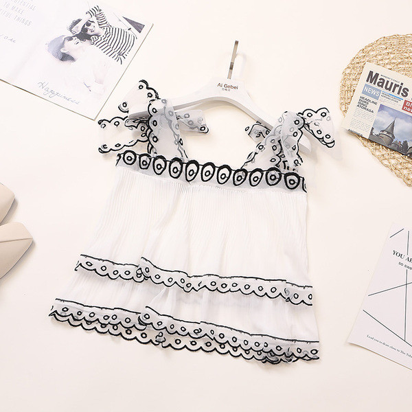 Modern női felső csipkével, többféle színben