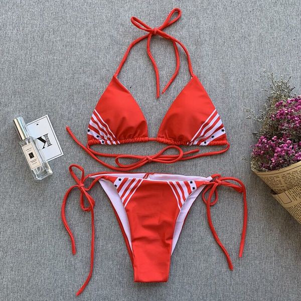 Modern kétrészes fürdőruha háromszög alakú felsővel, négy színben