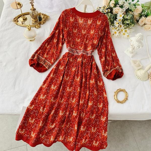 Modern női ruha V-nyakú és hosszú ujjú piros színben