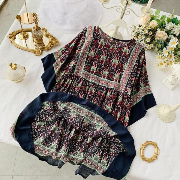 Lezser női ruha széles modell színes mintával két színben