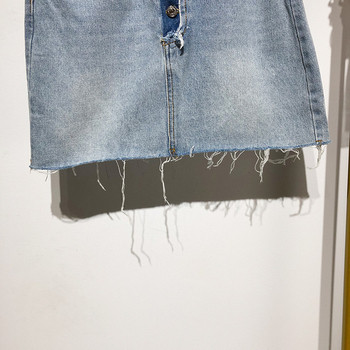 Rövid farmerszoknya kék gombokkal