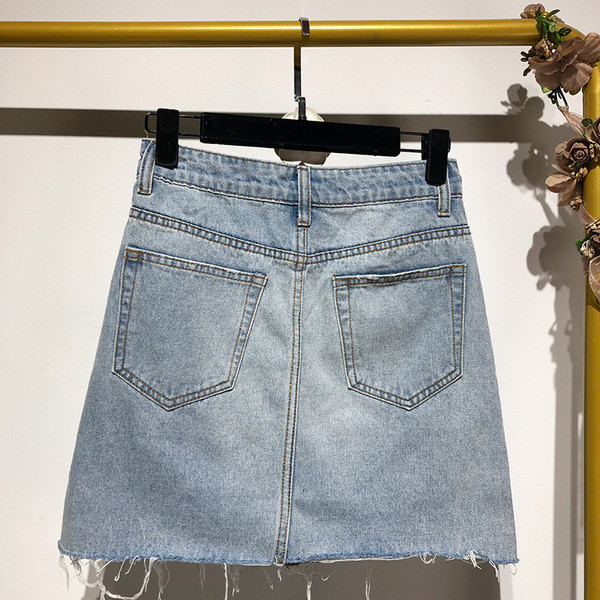 Rövid farmerszoknya kék gombokkal