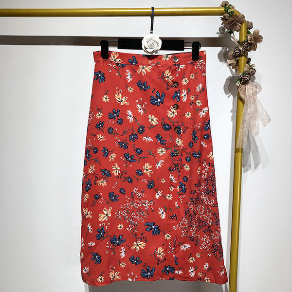Piros, hosszú, lezser szoknya virágmintával