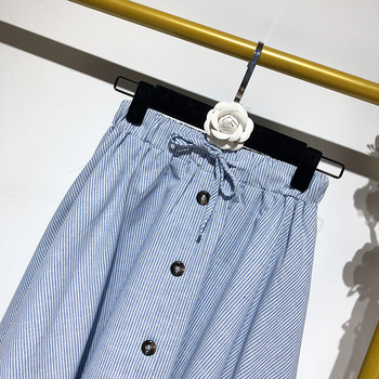 Kék színű, széles női szoknya gombokkal és gumírozott derékkal