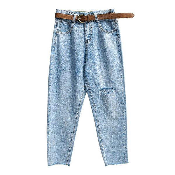 Alkalmi női farmer, világos színben, normál derékkal