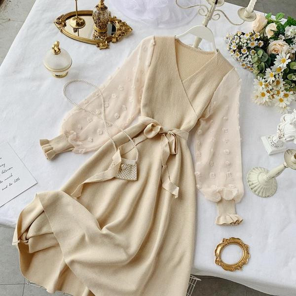 Vékony kötésből készült őszi női ruha, átlátszó ujjakkal több színben