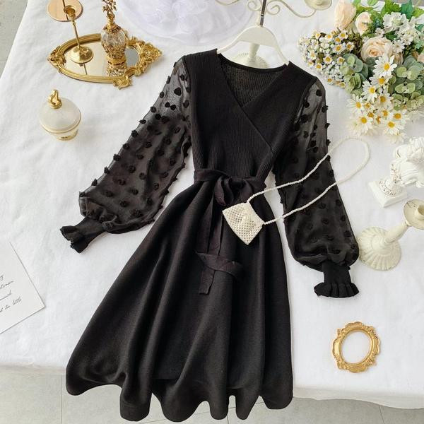 Vékony kötésből készült őszi női ruha, átlátszó ujjakkal több színben