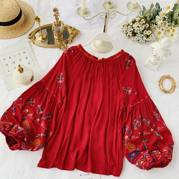 Női modern blúz széles ujjal és több színben hímzéssel