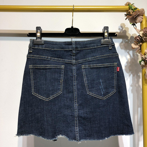 Női farmer rövid szoknya kék és fekete gombokkal