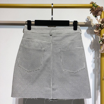 Kockás rövid szoknya gombokkal és zsebekkel