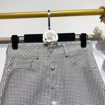 Kockás rövid szoknya gombokkal és zsebekkel