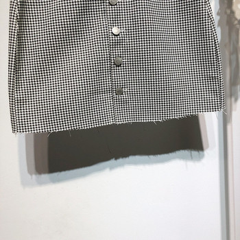 Kockás rövid szoknya gombokkal és zsebekkel