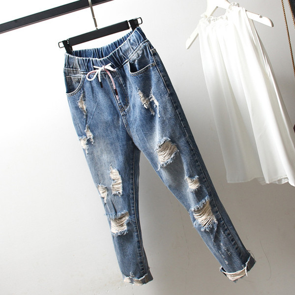 Aktuális női farmer gumírozott derékkal, szakadt motívumokkal