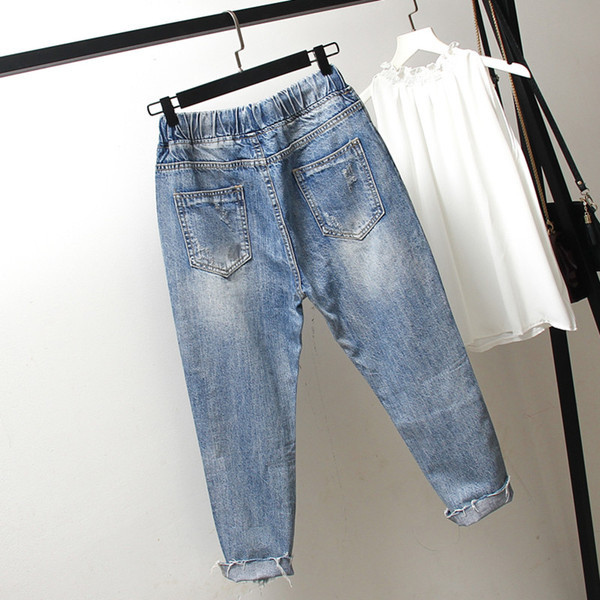 Aktuális női farmer gumírozott derékkal, szakadt motívumokkal