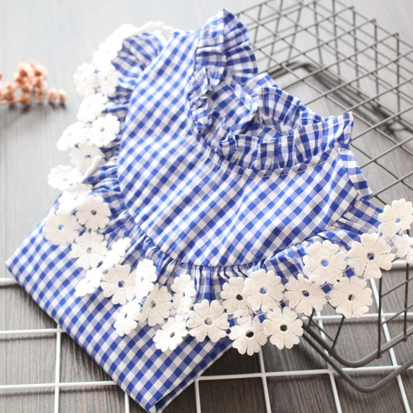 Stílusos kockás gyereking lányoknak fehér és kék színben