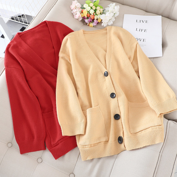 Női kardigán zsebekkel és V-nyakú több színben