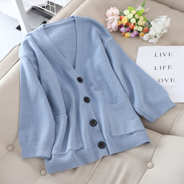 Női kardigán zsebekkel és V-nyakú több színben