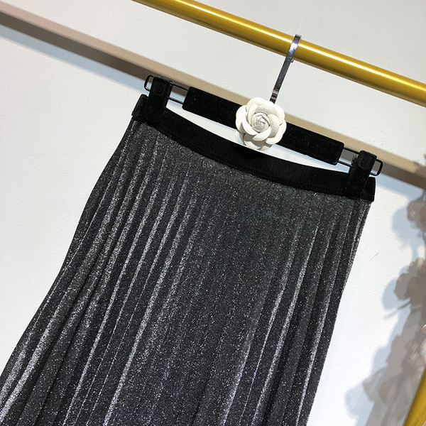 Hosszú redőzött szoknya fekete színben