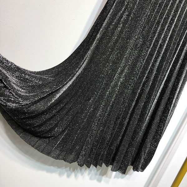 Hosszú redőzött szoknya fekete színben