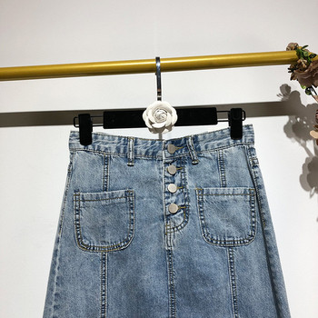 Hosszú farmerszoknya kék gombokkal és zsebekkel