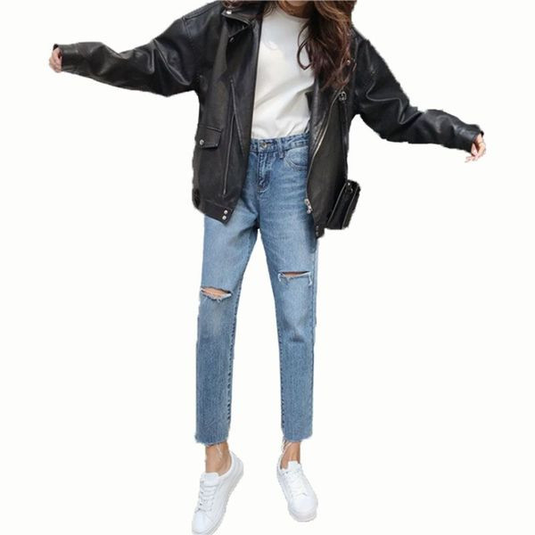 Lezser női farmer szakadt motívumokkal, világos színben