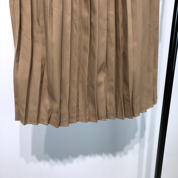 Hosszú redőzött szoknya barna színben