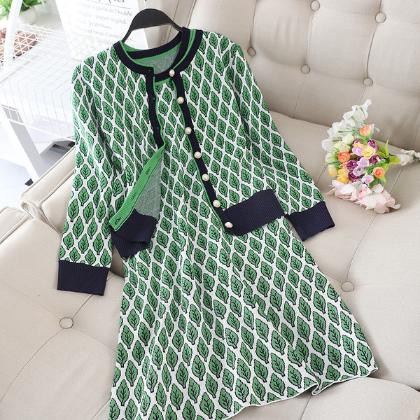 Stílusos női szett, mely egy kardigánt és egy ruhát tartalmaz két színben