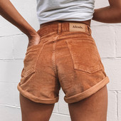 Divatos női rövidnadrág magas derékkal, barna színben