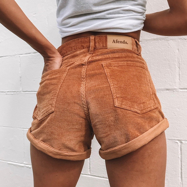 Divatos női rövidnadrág magas derékkal, barna színben