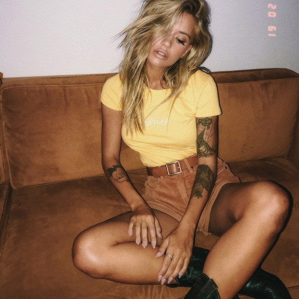 Divatos női rövidnadrág magas derékkal, barna színben