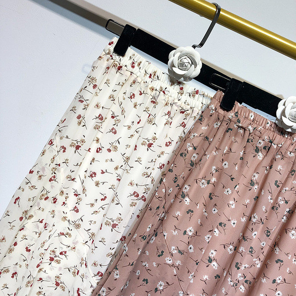 Hosszú szabású szoknya két színben virágmintával