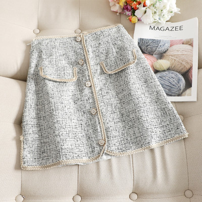 Stílusos női szoknya magas derékkal, világos színekben