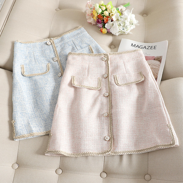 Stílusos női szoknya magas derékkal, világos színekben