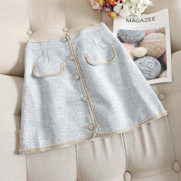 Stílusos női szoknya magas derékkal, világos színekben