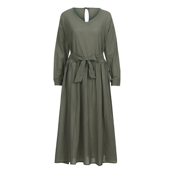 Hétköznapi női ruha megkötővel és szürke slicceléssel