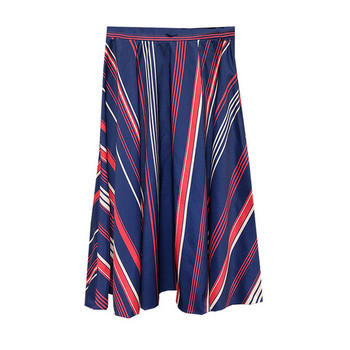 Hosszú, széles kék szoknya mintával