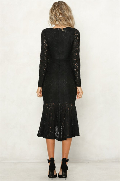 Stílusos női csipkeruha mély nyakkivágással, fehér és fekete színben