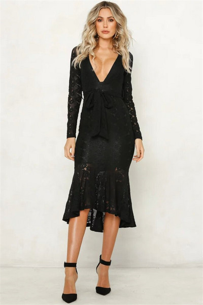 Stílusos női csipkeruha mély nyakkivágással, fehér és fekete színben