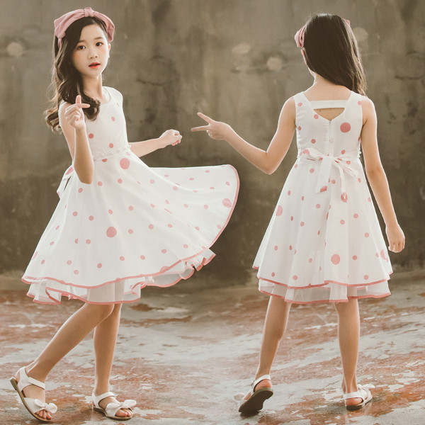 Új modell szabású, pöttyös gyerekruha két színben